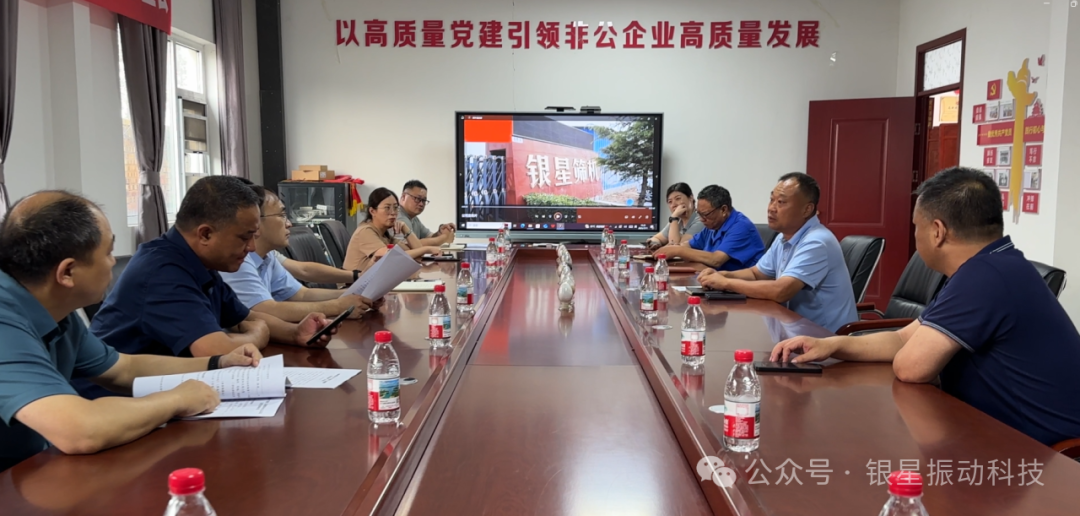 企業家張尚銀代表銀星機械捐款助力張莊村鄉鎮道路建設