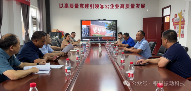 企業家張尚銀代表銀星機械捐款助力張莊村鄉鎮道路建設