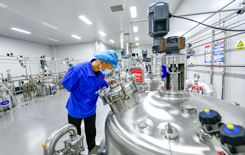 頭孢顆粒生產煥新！銀星機械直線篩 + 真空上料機：GMP 合規無縫銜接，損耗直降 2.5%